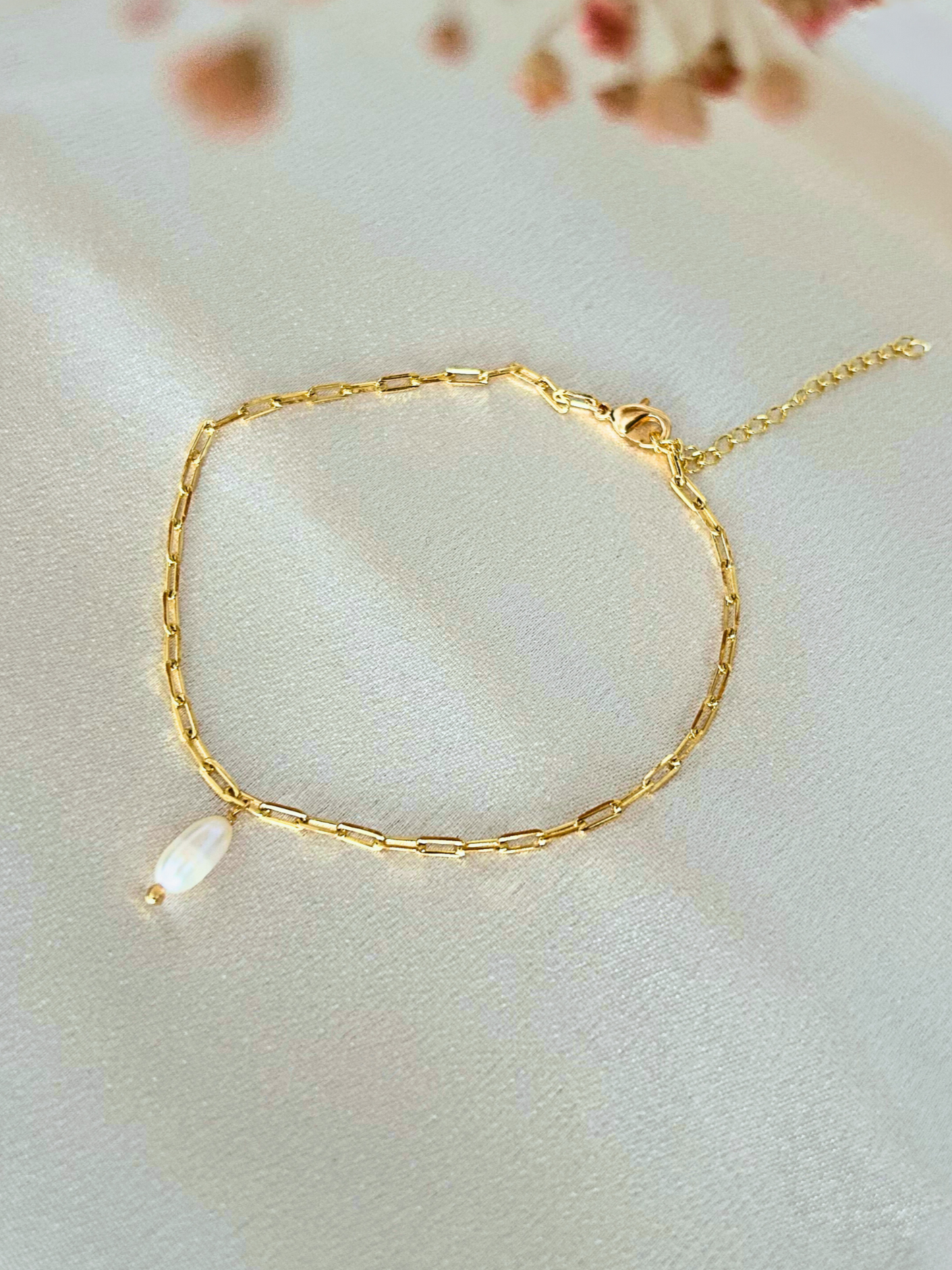 Tobillera con perla de agua dulce, chapada en oro 18K. Regalo delicado mujer. Trópico Jewelry