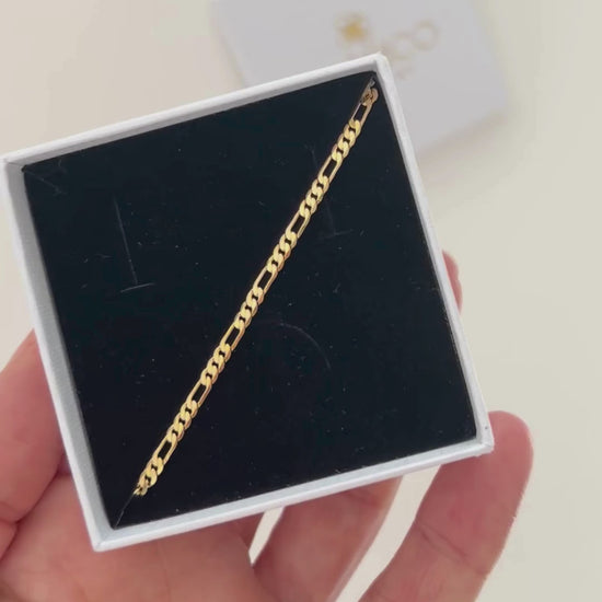 Pulsera fígaro con cadena clásica, en oro laminado 18K (gold filled). Versátil, delicada y atemporal, a la vez que moderna y trendy, es un regalo perfecto. Hecha a mano en España por Trópico Jewelry.