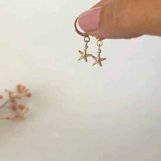 Pendientes con estrella de mar. Argollas hipoalergénicas. En oro laminado 18K. Delicados y duraderos